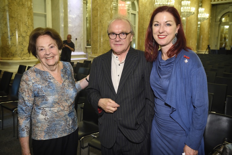 Von links: Zeitzeugin Lucia Heilman, Michael Köhlmeier, Generalsekretärin des Nationalfonds und des Allgemeinen Entschädigungsfonds Hannah Lessing