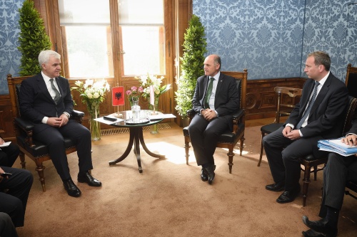Aussprache. Von links: Innenminister der Republik Albanien Fatmir Xhafaj, Nationalratspräsident Wolfgang Sobotka (V), Nationalratsabgeordneter Michael Hammer (V)