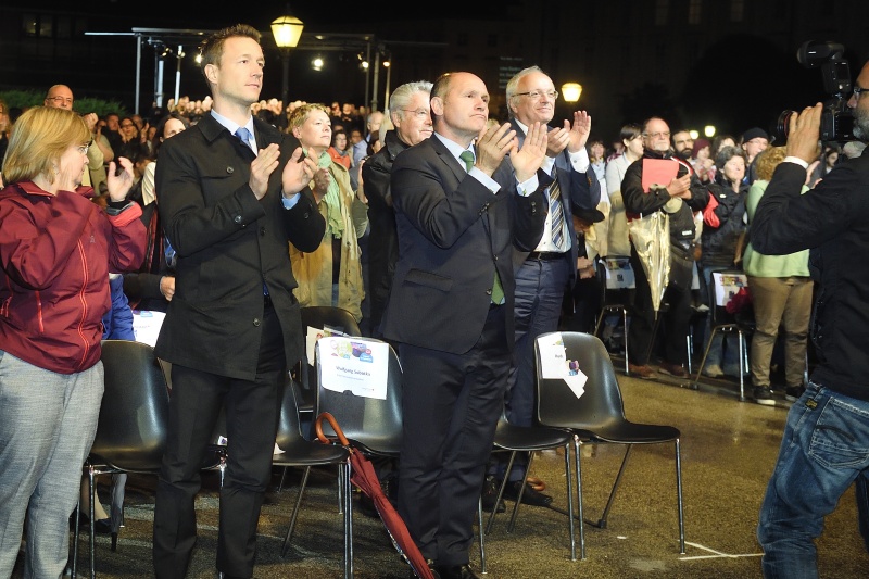 Von links: Bundesminister im Bundeskanzleramt Gernot Blümel (V), Nationalratspräsident Wolfgang Sobotka (V)