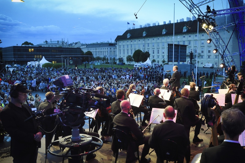 Ansprache von Nationalratspräsident Wolfgang Sobotka (V). Blick Richtung VeranstaltungsteilnehmerInnen