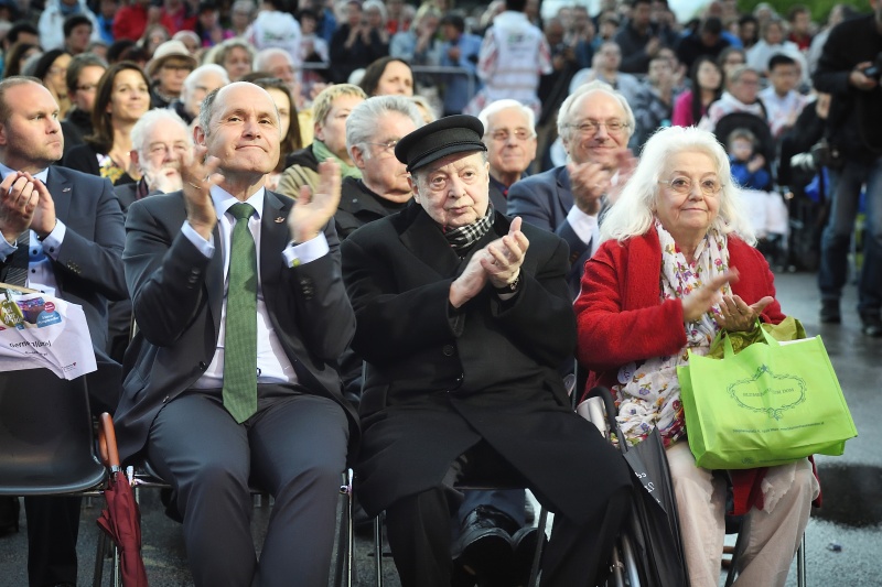 Von links: Nationalratspräsident Wolfgang Sobotka (V), Zeitzeuge Rudolf Gelbard