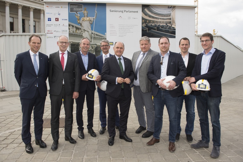 Von links: Wolfgang Fürhauser, Wolfgang Makovec, Josef Pein, Parlamentsvizedirektor Alexis Wintoniak,  Nationalratspräsident Wolfgang Sobotka (V), Christoph Freiler, Harald Wagner, Wolfgang Schubert, Bernhard Kazda