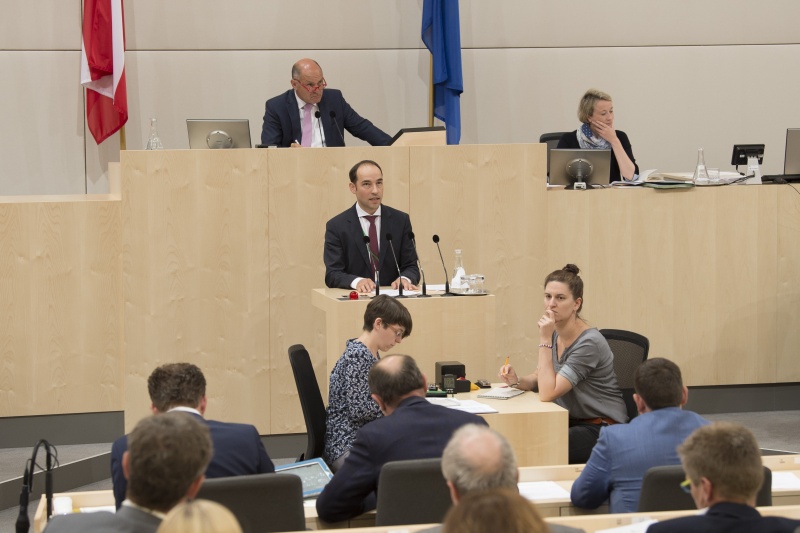 Am Rednerpult: Gunnar Luderer. Am Präsidium: Nationalratspräsident Wolfgang Sobotka (V)