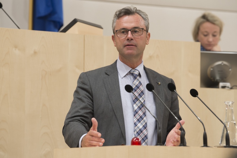 Am Rednerpult: Infrastrukturminister Norbert Hofer (F)