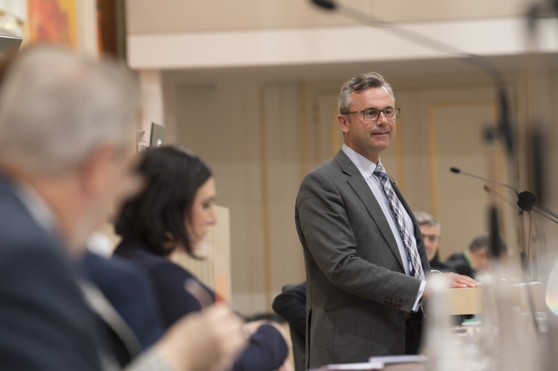 Am Rednerpult: Infrastrukturminister Norbert Hofer (F)