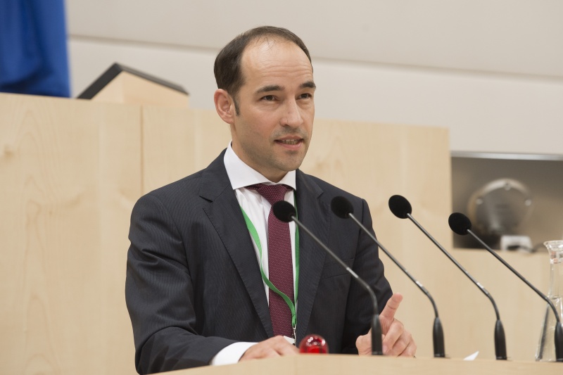 Panel 1. Am Rednerpult: Gunnar Luderer