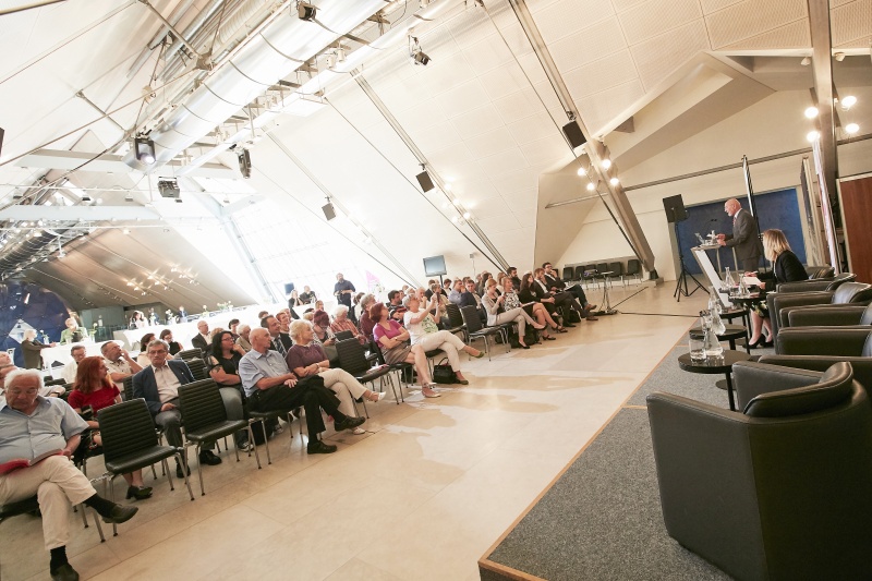 Begrüßung durch Bundesratspräsident Reinhard Todt (S). Blick Richtung VeranstaltungsteilnehmerInnen