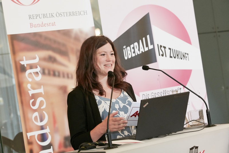 Vorstellung des Buches durch Sylvia Kuba Leiterin des Programms Digitalisierung der Arbeiterkammer Wien