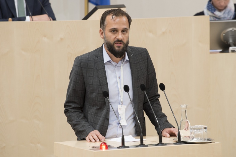 Am Rednerpult: Erneuerbare Energie Österreich Florian Maringer