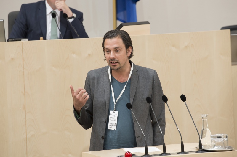 Am Rednerpult: Greenpeace Adam Pawloff