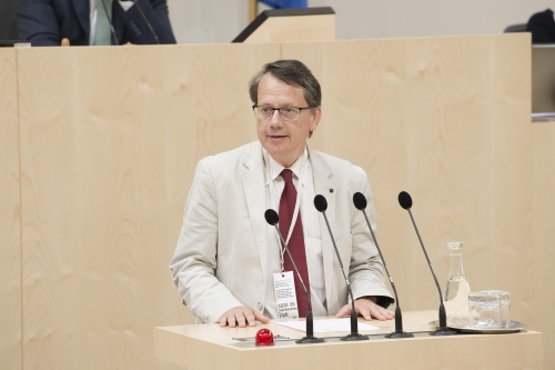 Am Rednerpult: Climate Change Center Austria Gerhard Wotawa