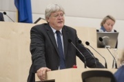 Am Rednerpult: Bundesrat Stefan Schennach (S)