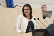 Am Rednerpult: Bundesrätin Elisabeth Pfurtscheller (V)