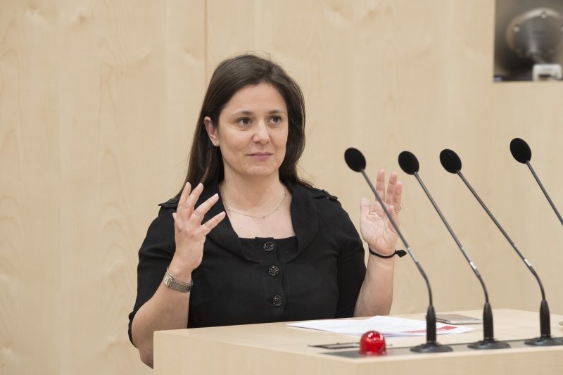 Am Rednerpult: ÖBB Laura Fariello