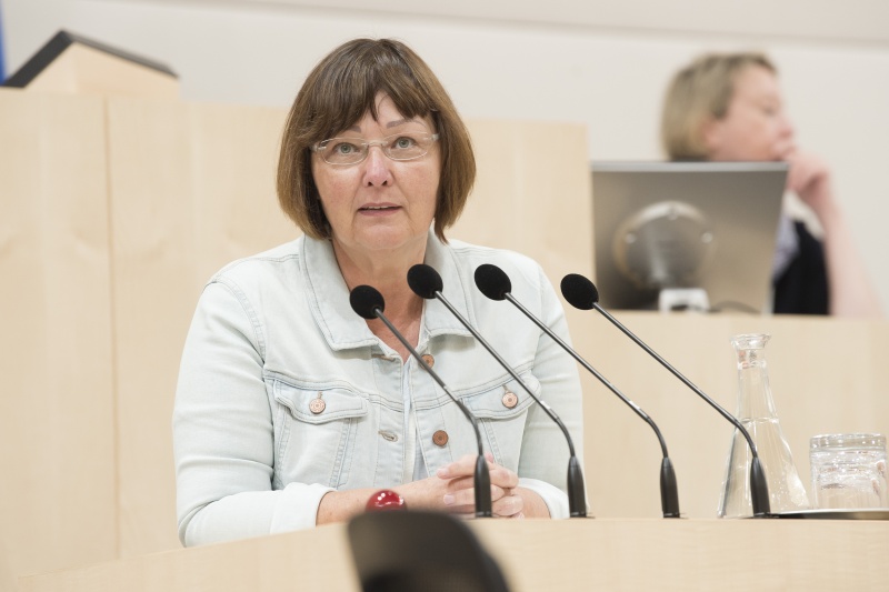 Am Rednerpult: WIFO Angela Köppl