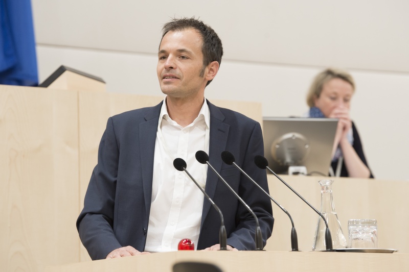 Am Rednerpult: Klimabündnis Österreich Anton Schuller