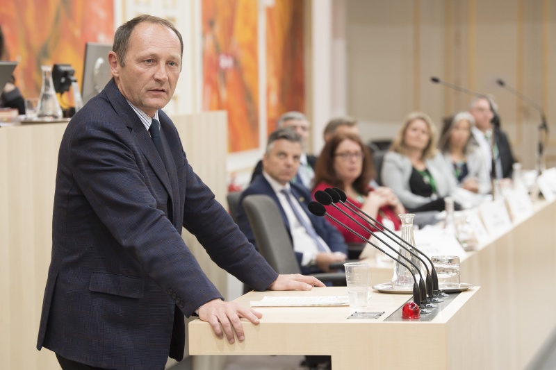 Resümee der Nationalratsfraktionen. Am Rednerpult: Nationalratsabgeordneter Axel Kassegger (F)
