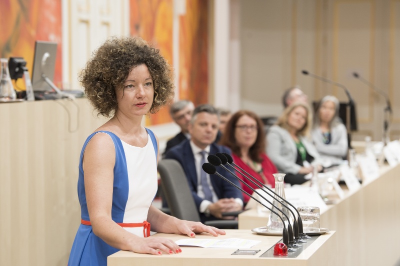 Resümee der Nationalratsfraktionen. Am Rednerpult: Nationalratsabgeordnete Martha Bißmann (P)