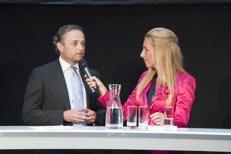 Von links: Sektionschef Ulrich Schuh, Bundesministerium für Digitalisierung und Wirtschaftsstandort und Moderatorin Ina Sabitzer