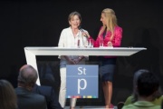 Von links: Bundesrätin Sonja Zwazl (V), Moderatorin Ina Sabitzer 
