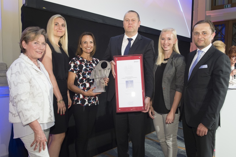 Brauunion Österreich AG, Gewinner Staatspreis KnewlEDGE 2018. Von links: Bundesrätin Sonja Zwazl (V), MItarbeiterin, Angelika Mascherbauer (POD Managerin), Martin Gruber (HR Director), Mitarbeiterin, Sektionschef Ulrich Schuh, Bundesministerium für Digitalisierung und Wirtschaftsstandort