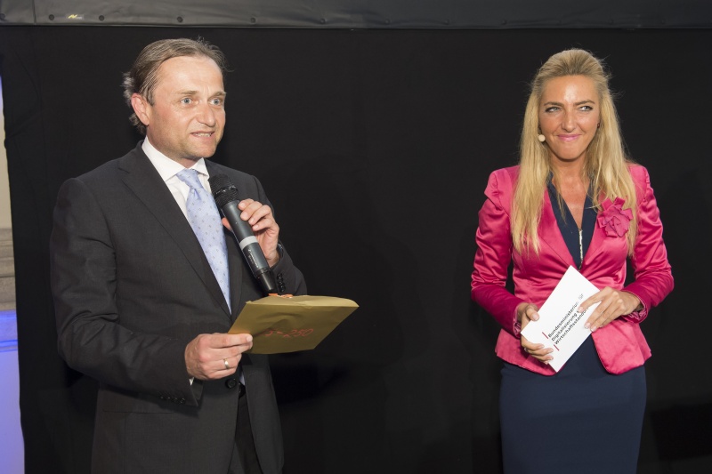 Von links: Sektionschef Ulrich Schuh, Bundesministerium für Digitalisierung und Wirtschaftsstandort, Moderatorin Ina Sabitzer