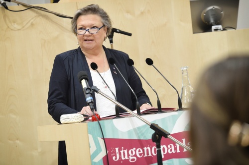 Begrüßung durch die Dritte Nationalratspräsidentin Anneliese Kitzmüller (F)