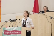 Rede Jugendparlamentarierin. Am Präsidium: Nationalratspräsidentin Anneliese Kitzmüller (F)
