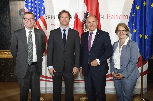 Von links: Botschaftsgesandter,  Botschafter der Vereinigten Staaten in Österreich Trevor D. Traina, Nationalratspräsident Wolfgang Sobotka (V), Botschaftsgesandte