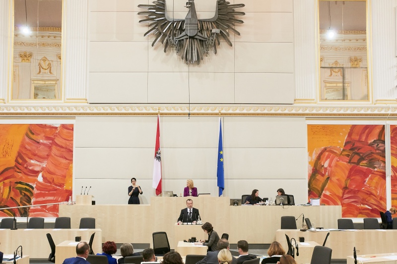 Nationalratsabgeordneter Alois Kainz (F). Am Präsidium Zweite Nationalratspräsidentin Doris Bures (S)