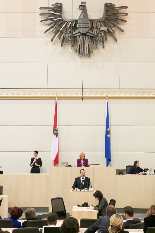 Nationalratsabgeordneter Alois Kainz (F). Am Präsidium Zweite Nationalratspräsidentin Doris Bures (S)