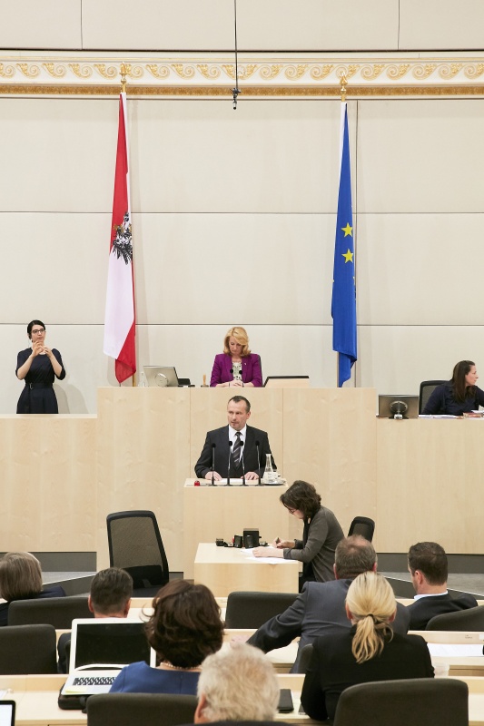 Nationalratsabgeordneter Alois Kainz (F). Am Präsidium Zweite Nationalratspräsidentin Doris Bures (S)