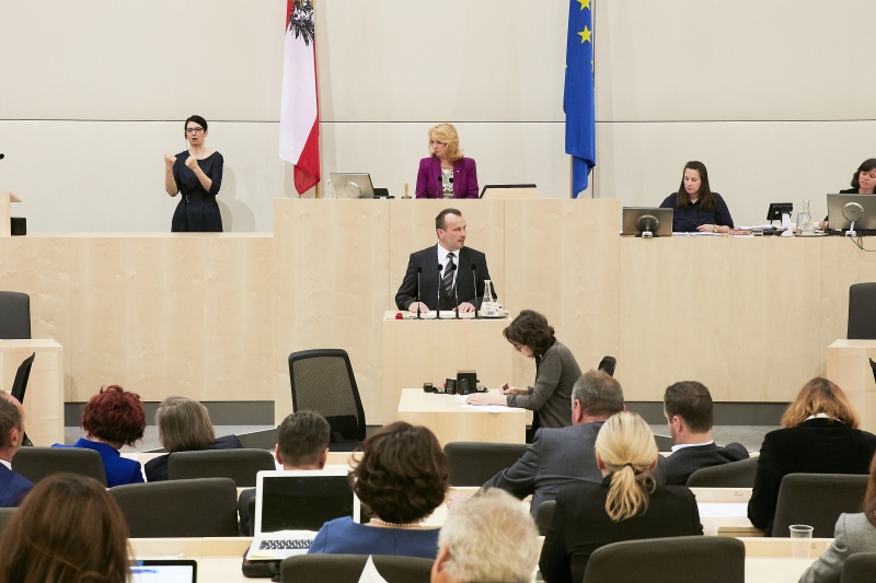 Nationalratsabgeordneter Alois Kainz (F). Am Präsidium Zweite Nationalratspräsidentin Doris Bures (S)