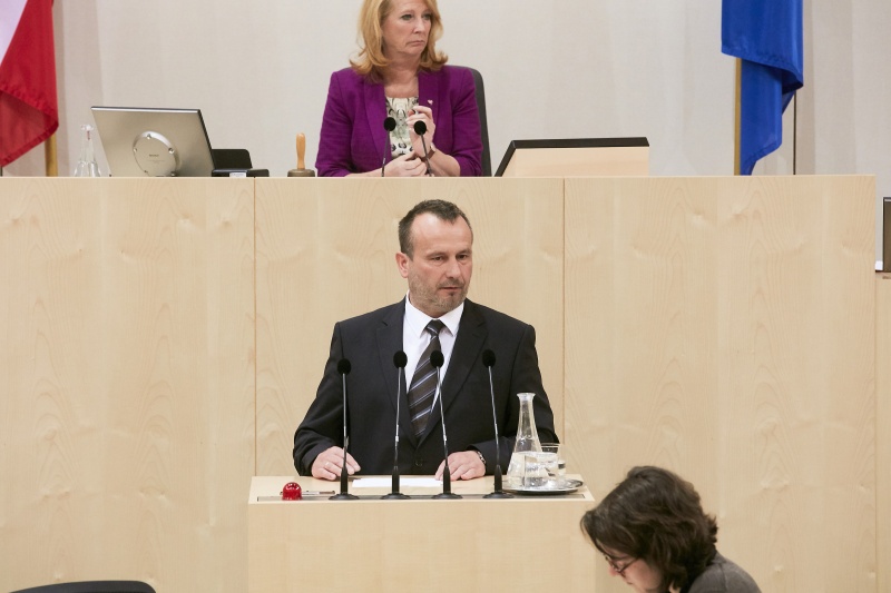 Nationalratsabgeordneter Alois Kainz (F). Am Präsidium Zweite Nationalratspräsidentin Doris Bures (S)