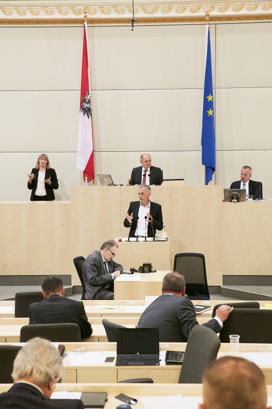 Nationalratsabgeordneter Maximilian Unterrainer (S). Am Präsidium Nationalratspräsident Wolfgang Sobotka (V)