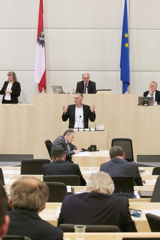 Nationalratsabgeordneter Maximilian Unterrainer (S). Am Präsidium Nationalratspräsident Wolfgang Sobotka (V)