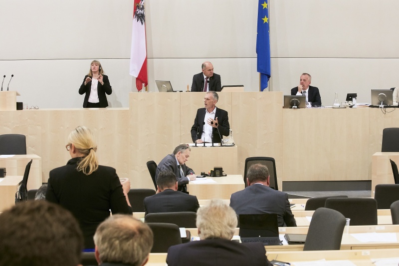 Nationalratsabgeordneter Maximilian Unterrainer (S). Am Präsidium Nationalratspräsident Wolfgang Sobotka (V)