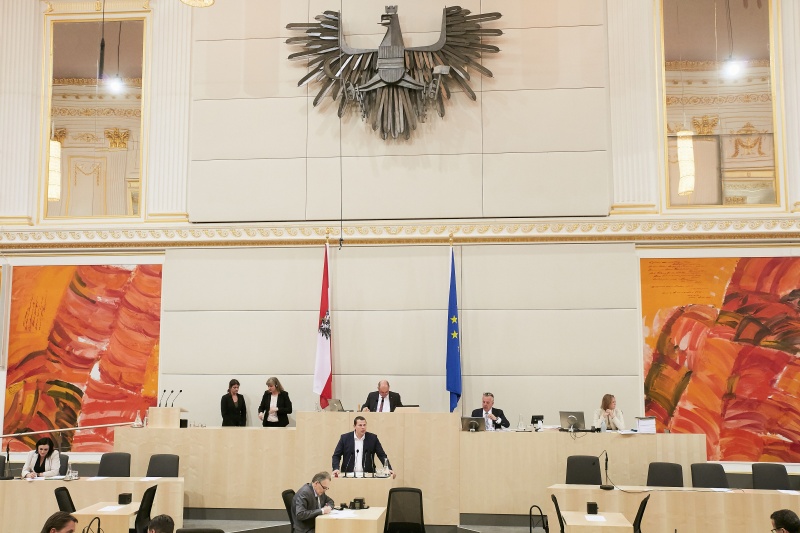 Nationalratsabgeordneter Peter Schmiedlechner (F). Am Präsidium Nationalratspräsident Wolfgang Sobotka (V)