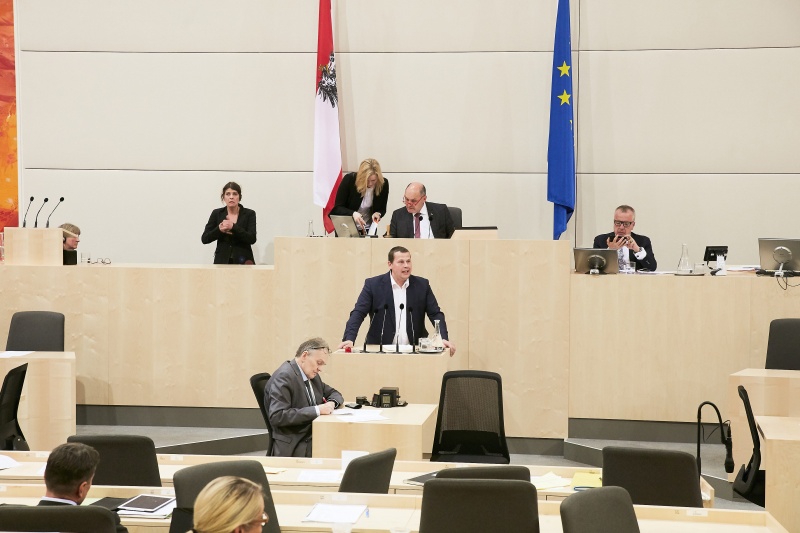 Nationalratsabgeordneter Peter Schmiedlechner (F). Am Präsidium Nationalratspräsident Wolfgang Sobotka (V)