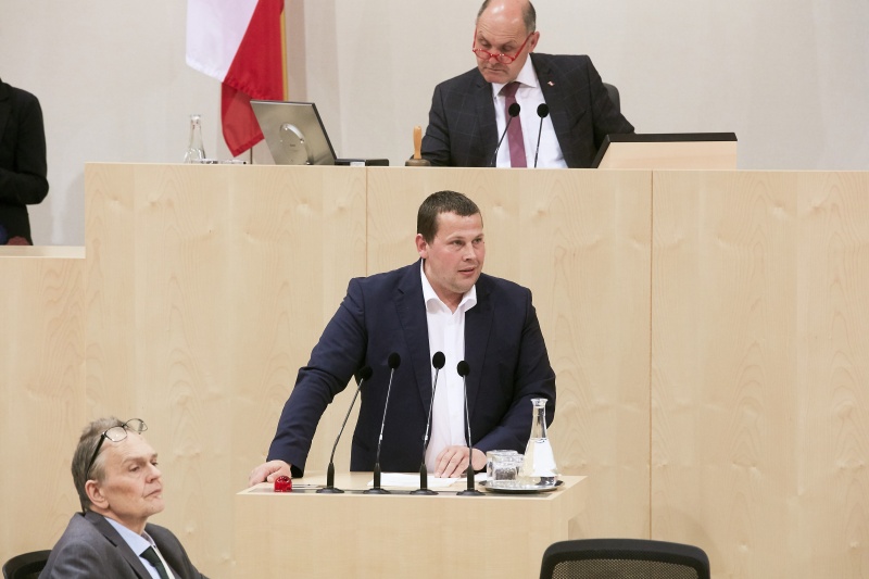 Nationalratsabgeordneter Peter Schmiedlechner (F). Am Präsidium Nationalratspräsident Wolfgang Sobotka (V)