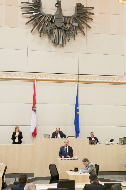 Nationalratsabgeordneter Peter Gerstner (F). Am Präsidium Nationalratspräsident Wolfgang Sobotka (V)