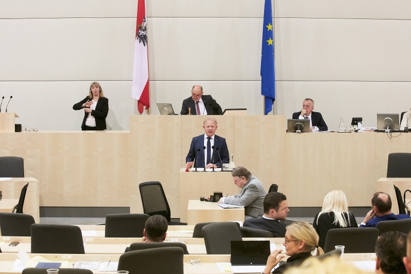 Nationalratsabgeordneter Peter Gerstner (F). Am Präsidium Nationalratspräsident Wolfgang Sobotka (V)