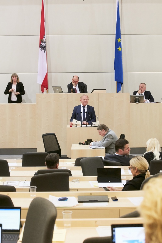 Nationalratsabgeordneter Peter Gerstner (F). Am Präsidium Nationalratspräsident Wolfgang Sobotka (V)