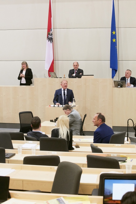 Nationalratsabgeordneter Peter Gerstner (F). Am Präsidium Nationalratspräsident Wolfgang Sobotka (V)