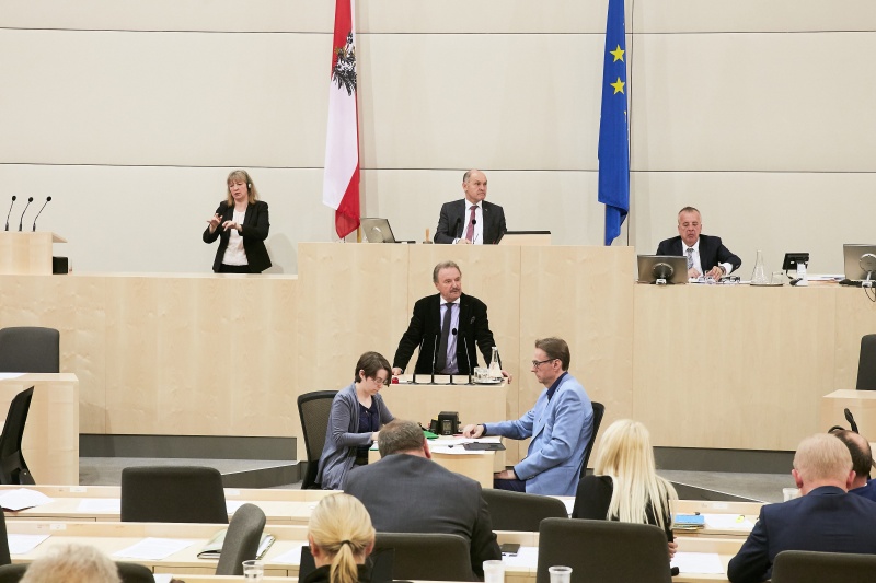 Nationalratsabgeordneter Johann Rädler (V). Am Präsidium Nationalratspräsident Wolfgang Sobotka (V)