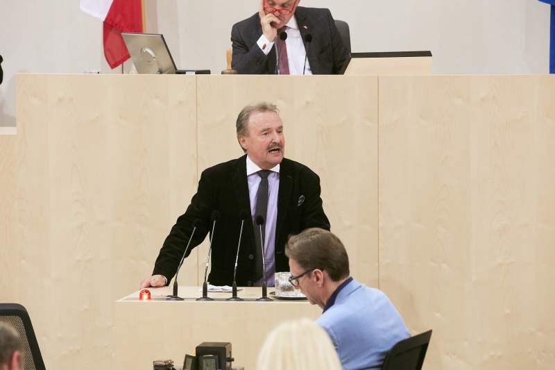 Nationalratsabgeordneter Johann Rädler (V). Am Präsidium Nationalratspräsident Wolfgang Sobotka (V)