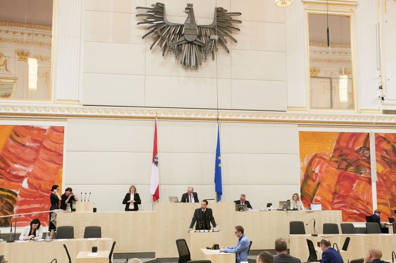 Nationalratsabgeordneter Klaus Lindinger (V). Am Präsidium Nationalratspräsident Wolfgang Sobotka (V)