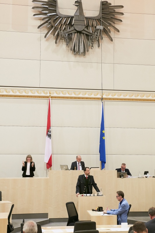 Nationalratsabgeordneter Klaus Lindinger (V). Am Präsidium Nationalratspräsident Wolfgang Sobotka (V)