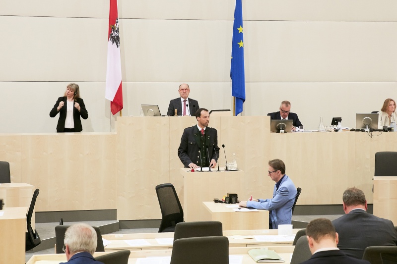 Nationalratsabgeordneter Klaus Lindinger (V). Am Präsidium Nationalratspräsident Wolfgang Sobotka (V)