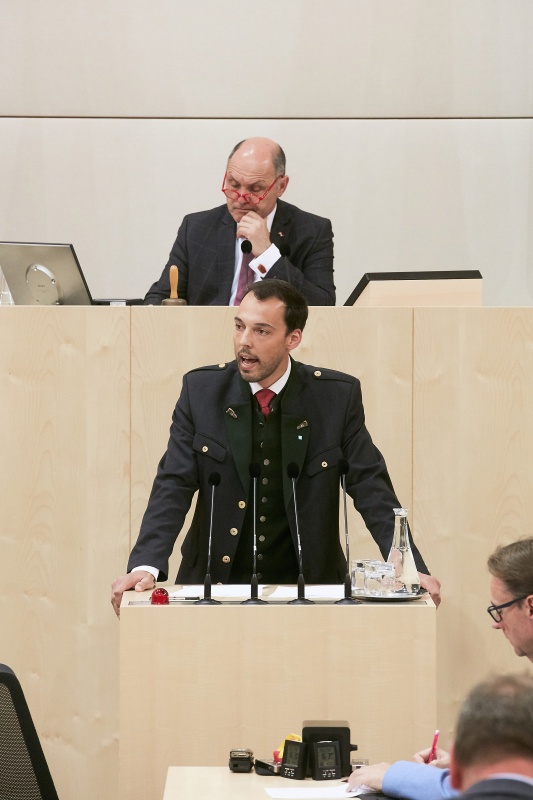 Nationalratsabgeordneter Klaus Lindinger (V). Am Präsidium Nationalratspräsident Wolfgang Sobotka (V)